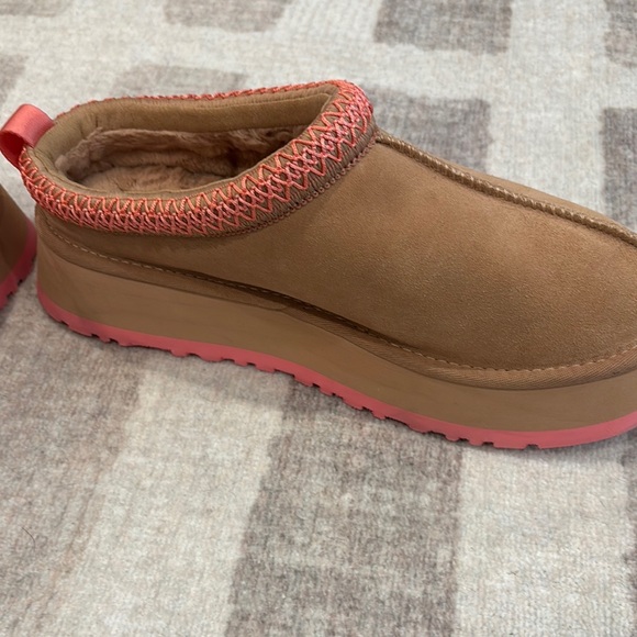 Tasman Uggs - Valentines Day Edition - Picture 5 of 7